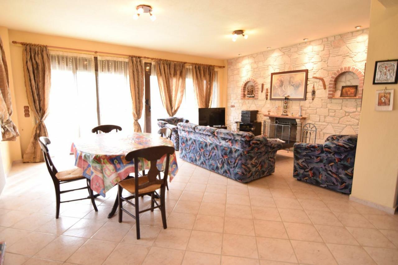 Holiday Villa Vee Неа Скиони Екстериор снимка